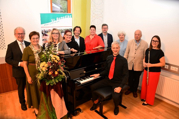 Johannes und Lucia Deinhofer, Margarethe Gruber, Sigrid Prieler, der Referent Walter Suntinger, Gemeinderätin Kathrin Loibl, Thomas Pichler, Roland Lehofer, Edith Habsburg-Lothringen, Peter Haberfehlner und Regina Schwingenschlögl (von links)